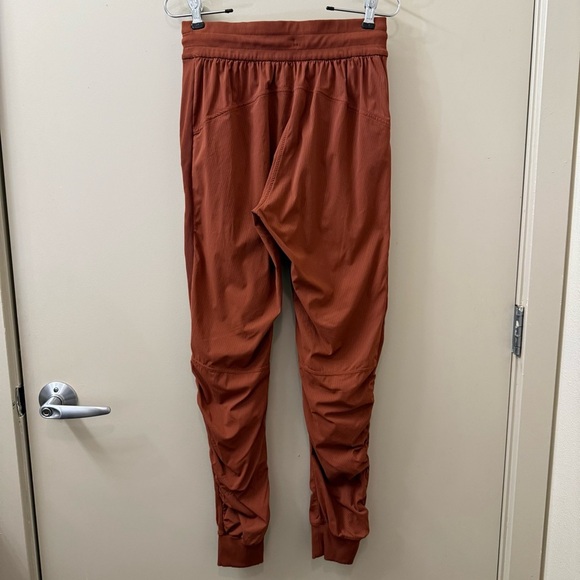 Lululemon women’s Beyond the Studio Jogger pants in Dark Terracotta size 4 - Picture 9 of 12
